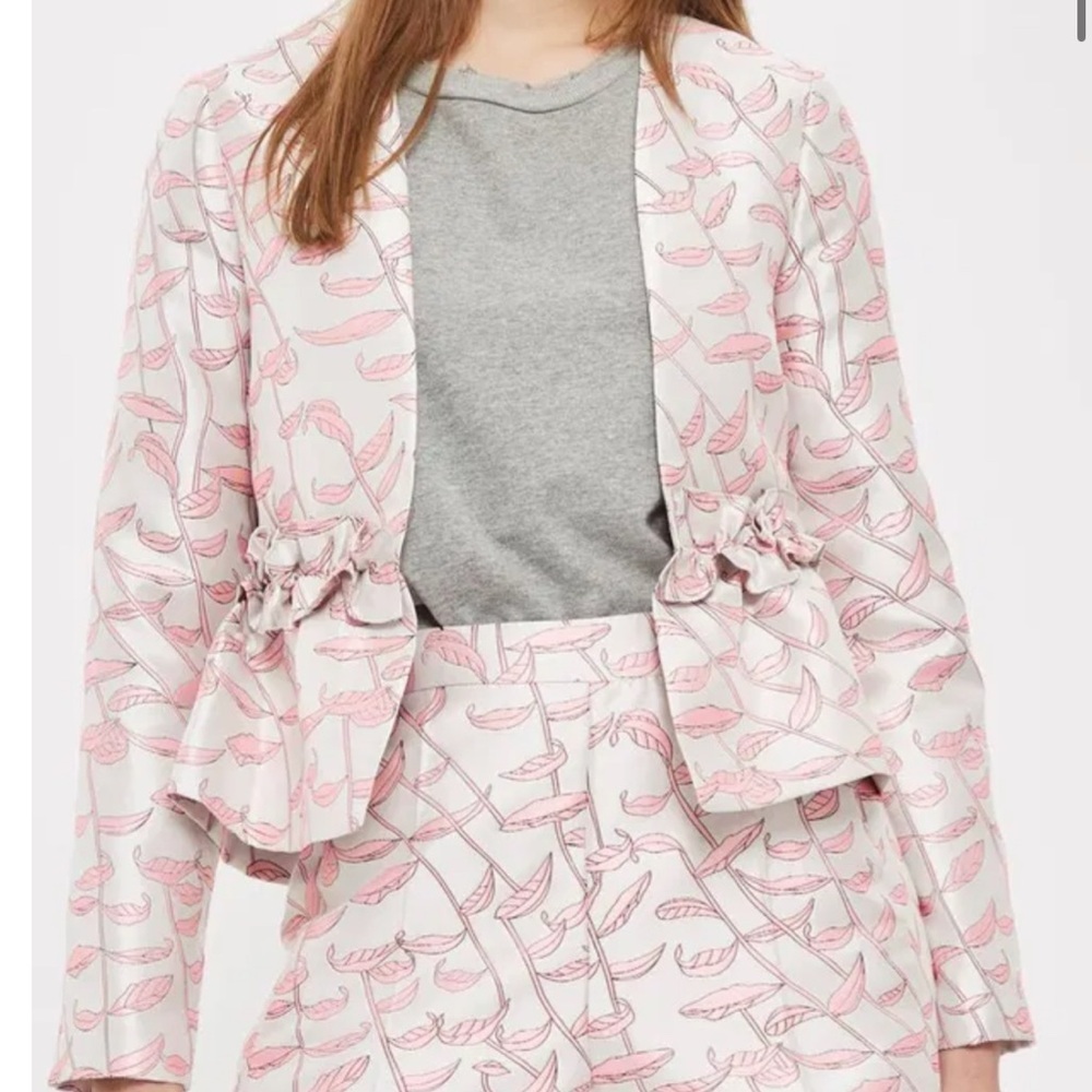 TOPSHOP Pink Floral Ruffle Peplum Blazer - Picture 2 of 8